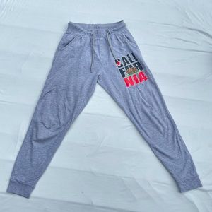 Women’s gray sweatpants w/ pockets